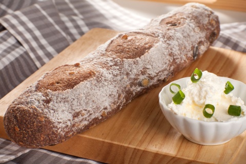 Bezglutenowa bagietka "TRZY ZIARNA" ryżowa, z ziarnami dyni, słonecznika i siemienia lnianego, Lady Baker, na zakwasie, wegańska Bezglutenowa bagietka "TRZY ZIARNA" ryżowa, z ziarnami dyni, słonecznika i siemienia lnianego, Lady Baker, na zakwasie, wegańska