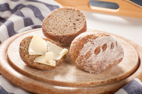 Bezglutenowa bułka "PUCHATA" Lady Baker jaglano-lniana na zakwasie z niskim IG, wegańska Bezglutenowa bułka "PUCHATA" Lady Baker jaglano-lniana na zakwasie z niskim IG, wegańska
