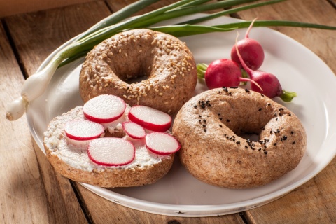Bezglutenowy bajgiel "ZŁOCISTY" Lady Baker, wegański, z mąki bio kukurydzianej i bio tapioki, z bio oliwą z oliwek