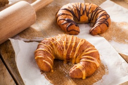 Zestaw 4 sztuk Rogali z nadzieniem: 2 rogale z budyniem i 2 rogale z kajamkiem bezglutenowe